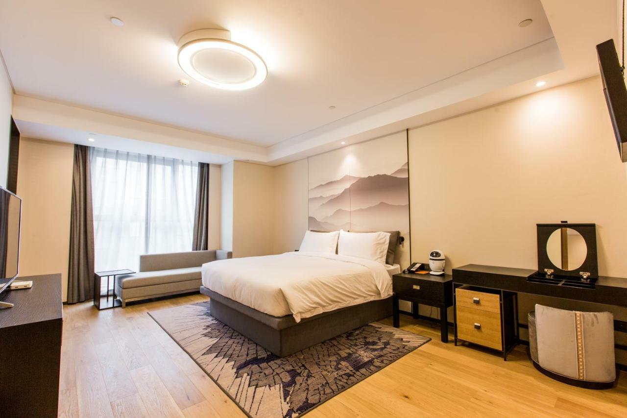 Howard Johnson By Wyndham Life Zhuoyuan 寧波市 エクステリア 写真